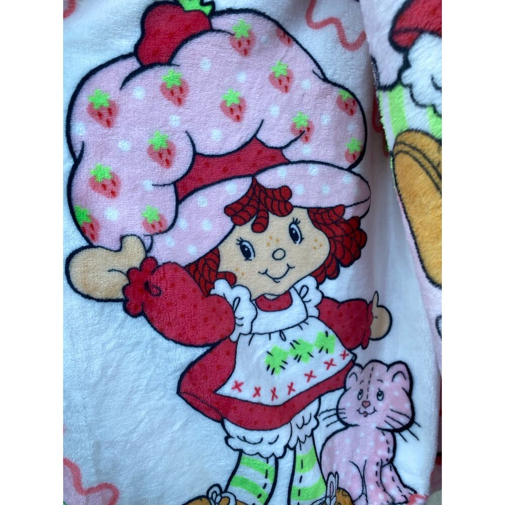 Strawberry Shortcake Plush Throw Blanket 50x70 | Retro Cartoon Design